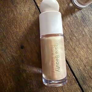 Rare Beauty Gold OUTSHINE Highlighter